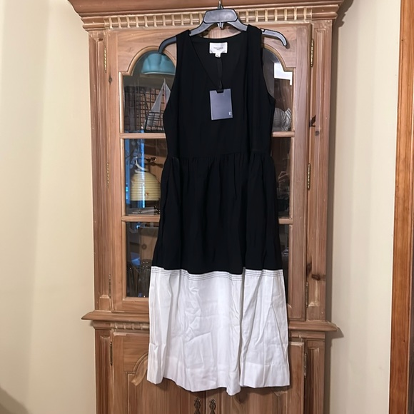 POMANDER PLACE
Black and White Dylan Dress - Picture 6 of 9